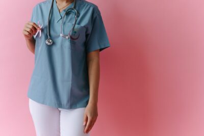 Octobre rose : ce que coûte le dépistage du cancer du sein et le rôle de la mutuelle